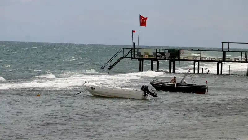 Poyraz Rüzgarı Üzerinde Denize Girmek Yasaklandı: Nedenleri ve Etkileri