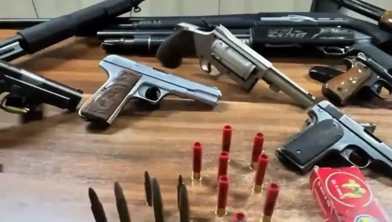 İzmir’de Yasa Dışı Silah Ticareti Operasyonu: Tek Gözaltı ve Tutuklama Gerçekleşti