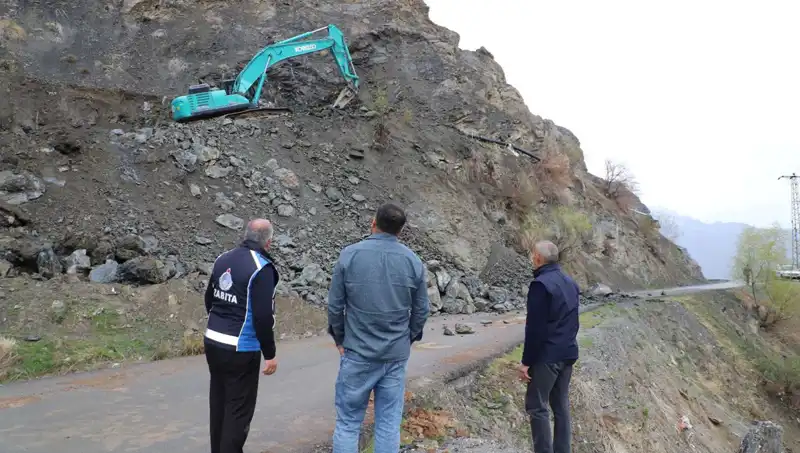 Hakkari'de Kaya Düşmelerine Karşı Alınan Acil Önlemler