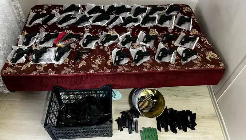 Gaziantep’te Şok Baskın: El Bombası ve 45 Silah Ele Geçirildi!