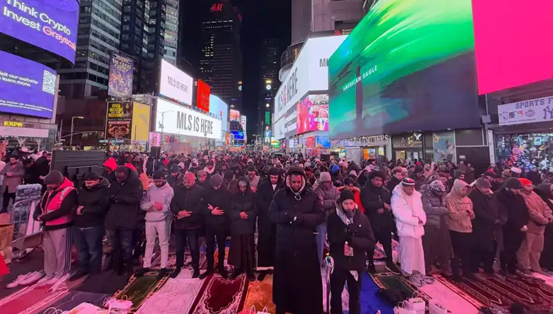 New York Times Meydanı'nda Teravih Namazı: İnanılmaz Bir Buluşma
