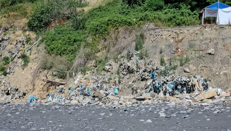 Kozlu Sahil'de Şok: Milyonlarca Ton Çöp Açığa Çıktı!