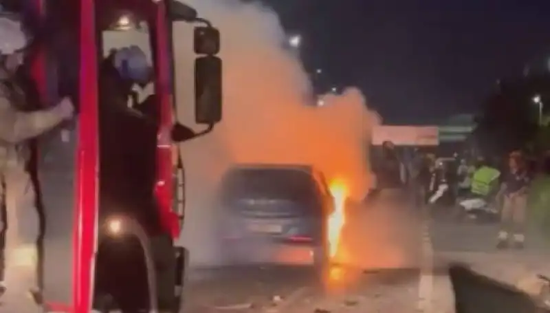 Otoyolda Bariyerlere Çarpan Araç Alev Alev Yandı, Görgü Tanıkları Korku Dolu Anları Anlattı