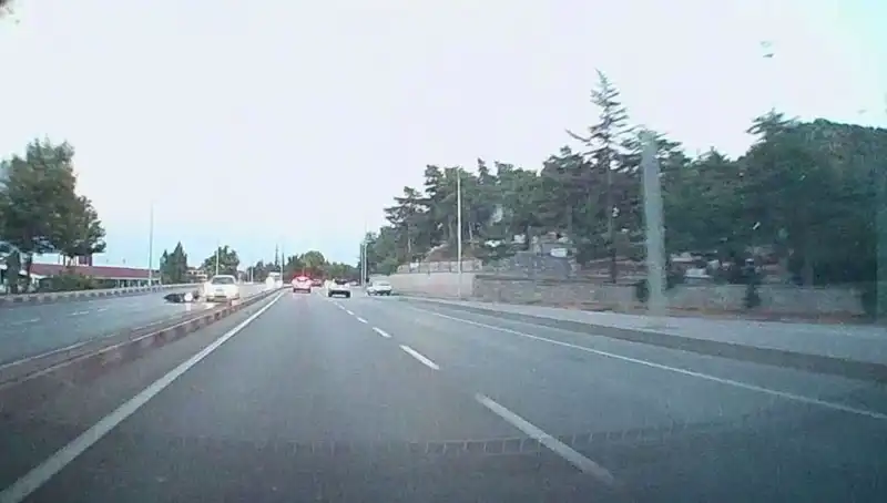 Şehir Merkezinde Otomobil ve Motosiklet Çarpıştı: 1 Kişi Yaralandı