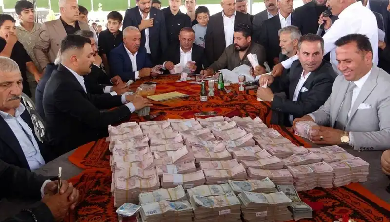 Düğünler Artık Daha Görkemli! Aşiret Töreninde Sıradışı 1,5 Kilo Altın ve 7,5 Milyon TL