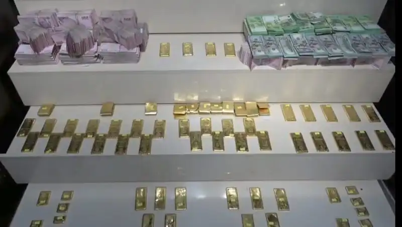 Van Havalimanı'nda Kaçak Altın ve Paralar Ele Geçirildi!