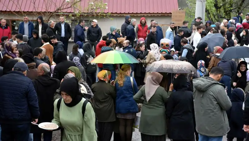 Geleneğin Önemini Yaşatan Bayramlaşma: 12 Bin Kişi Bir Araya Geldi