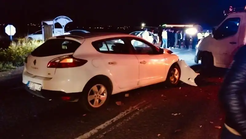 Dikkatsizliğin Bedeli: Kafa Kafaya Çarpışma Sonucu Bir Ölü, Yedi Yaralı!