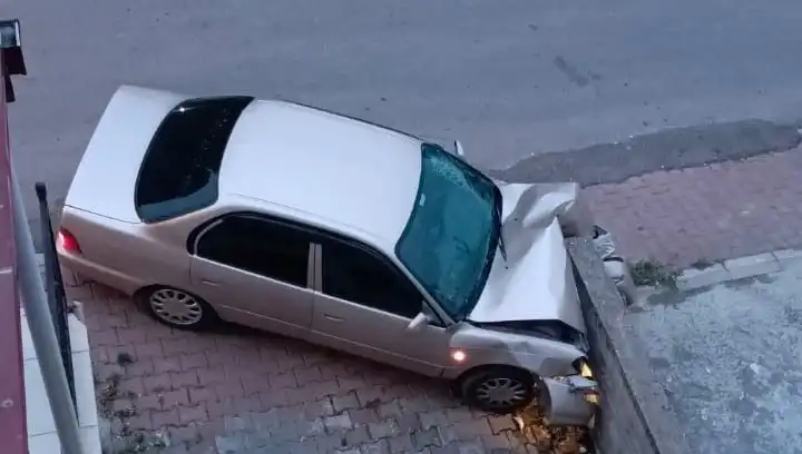 Kontrolü Kaybeden Araç Duvara Çarptı: Olayın Detayları Neler?