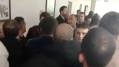 Karamürsel Belediyesi'nde İhale Kavgası Gündemi Sarstı: Neler Oluyor?
