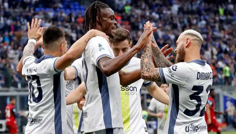 Serie A'da Şampiyonluk Yarışı: Zirvede Puan Eşitlendi, Play-Off Olabilir!