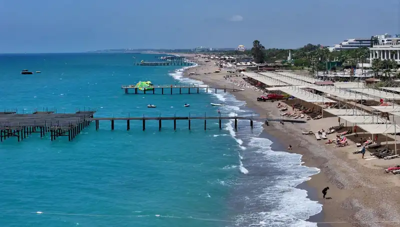Antalya’da Güneşli Hava: Yaz Modası Hüzünlü Mü, Mutlu Mu?