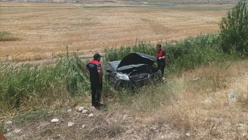 Otomobil Şarampole Uçtu: İki Yaralı, Kaza Anına Kadar Olayın Detayları