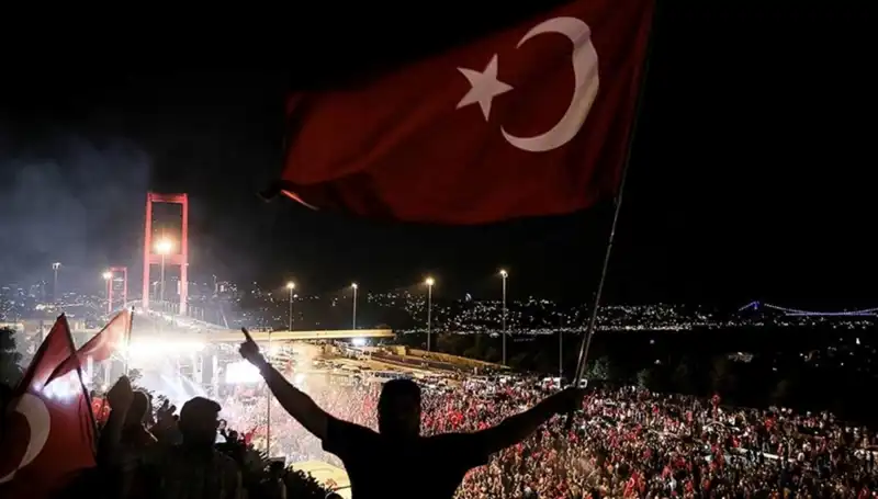 15 Temmuz'un Anısına "En Uzun Gece" Tiyatrosu Külliye'de Sahnelenecek