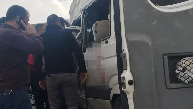 Van'da Feci Kaza: Minibüs ile Kamyonet Çarpıştı, 6 Ölü 8 Yaralı