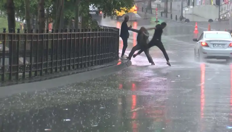 İstanbul ve İzmir İçin Turuncu Kodlu Alarm: Hava Durumu Korkutuyor!