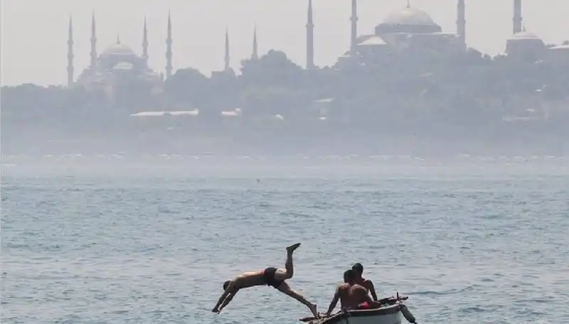Aşırı Sıcaklıklar Kapıda: 44 Derecelere Hazır Olun!