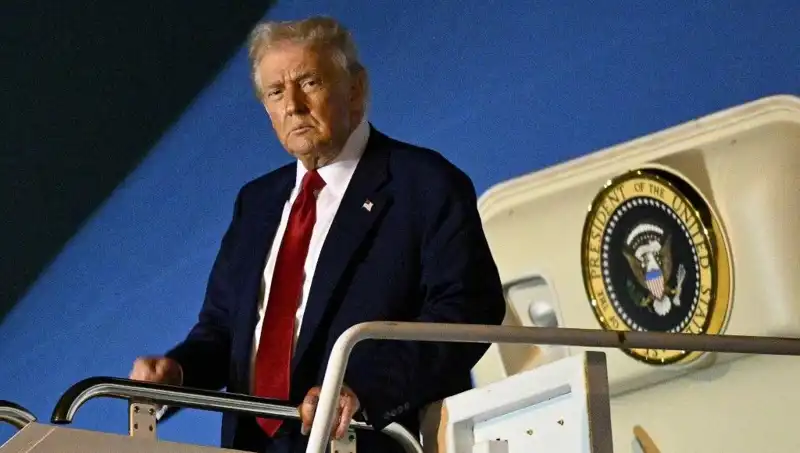 Katar'ın 400 Milyon Dolarlık Jetinin Trump'la Olan Bağlantısı Nedir?