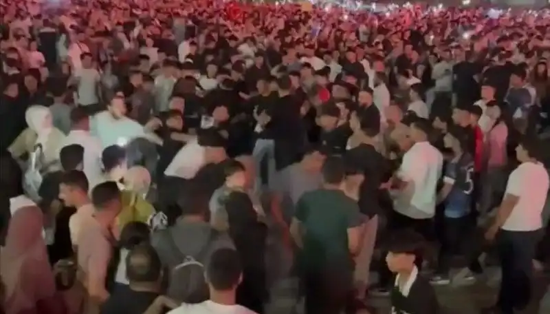 Gençlik Konserinde Skandal: Bıçaklı Kavga Üç Kişiyi Hastaneye Götürdü