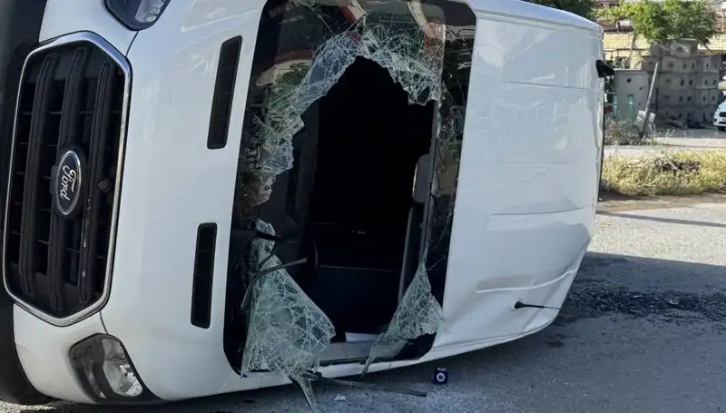 İşçi Servisi Ve Otomobil Çarpışması: 12 Yaralı, Kaza Anının Detayları Ortaya Çıktı