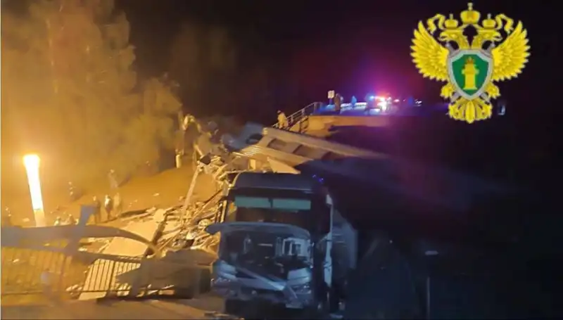 Rusya'da Korkunç Facia: İki Köprü Çöktü, Yedi Kişi Hayatını Kaybetti
