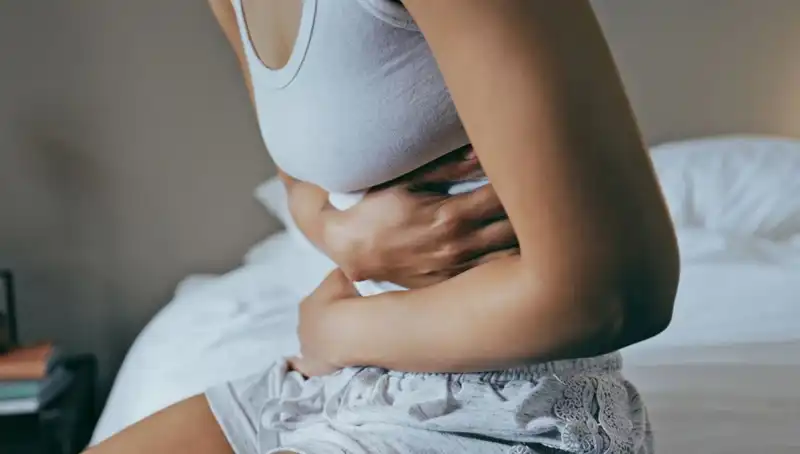 22 Yaşında Bağırsak Kanseri Teşhisi: Uzun Süre Göz Ardı Edilen Belirtiler