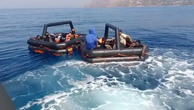 Ayvacık’ta Kaçak Göçmen Operasyonu: 19 İnsan Hayata Tutundu