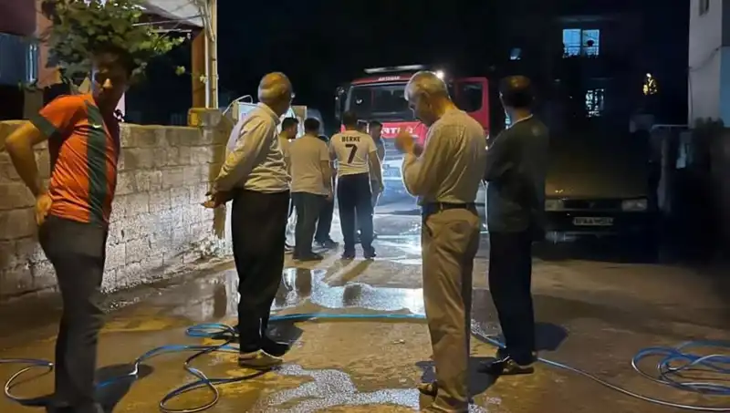 Park Halindeki Araçta Çıkan Yangın, Alarm Verdi!