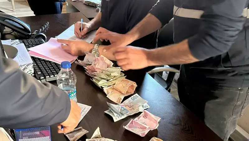 Antalya'da Dilenci Operasyonu: Üzerlerinden Çıkan Yüzlerce Dolar Şaşırttı