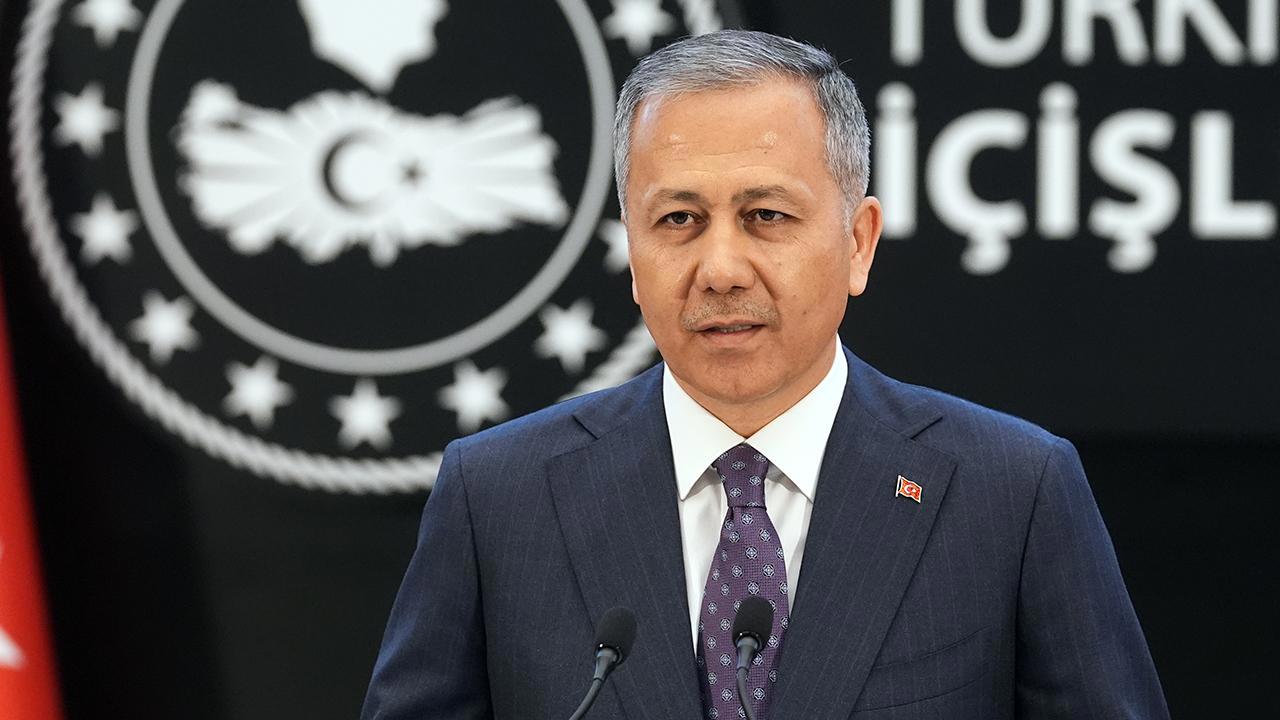İçişleri Bakanı Yerlikaya'dan 15 günde 25 bin Suriyeliye ülkesine dönüş desteği