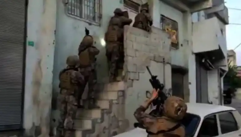 Türkiye'de DAESH Operasyonu: 210 Şüpheli Tek Seferde Yakalandı