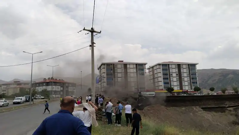 Bitlis'te Doğalgaz Hattında Patlama: Şok Edici Anların Ardından Olay Yeri İncelendi