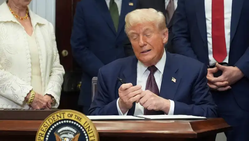 Trump, Beyaz Saray'a 200 Milyon Dolarlık Lüks Yenileme Projesini Üstlendi