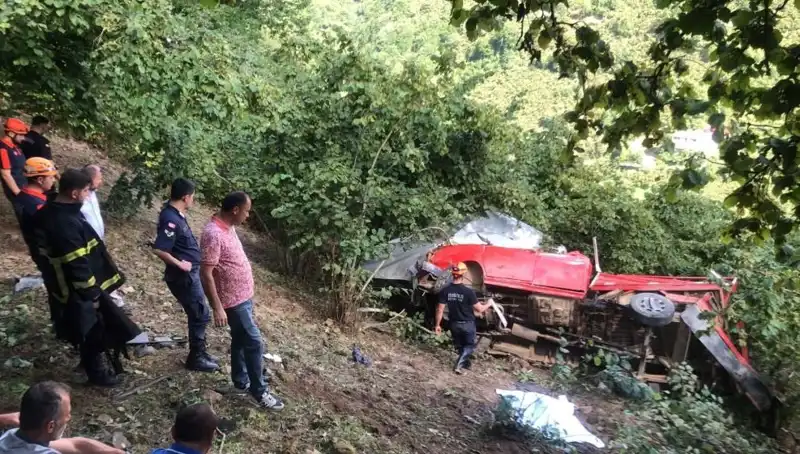 Fındık İşçilerini Taşıyan Araç Şarampole Yuvarlandı: Trajik Kaza Bilançoyu Aşırıya Sıra