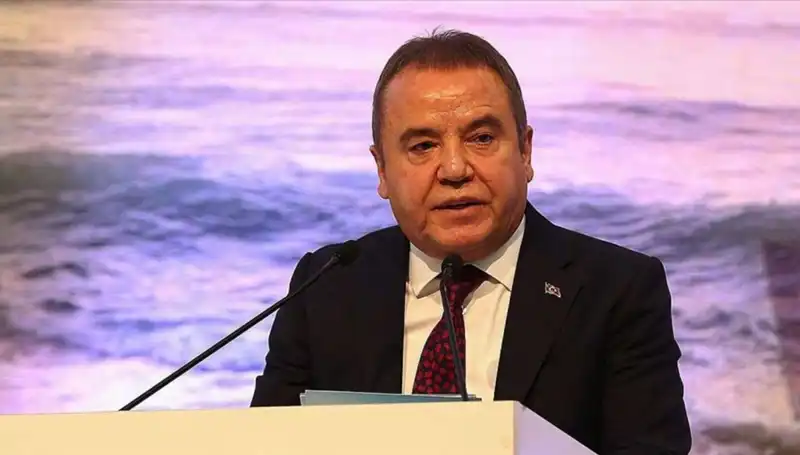 Antalya'nın Seçkin Lideri: Muhittin Böcek'in Hayatı ve Başarıları