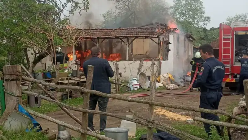 Elektrik Kontağından Çıkan Yangın, İki Aileyi Mah Surunda Bıraktı!
