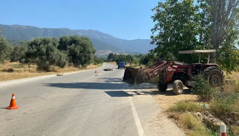 İzmir’de Motosiklet Kazası: Sürücü Hayatta Kalma Mücadelesi Veriyor