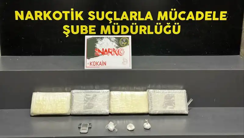 İzmir'de Dev Uyuşturucu Operasyonu: Yüzlerce Kilo Ele Geçirildi