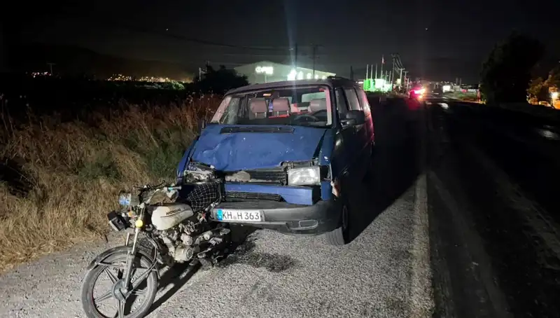 Söke'de Minibüsle Motosiklet Çarpıştı: Üç Kişi Yaralandı!